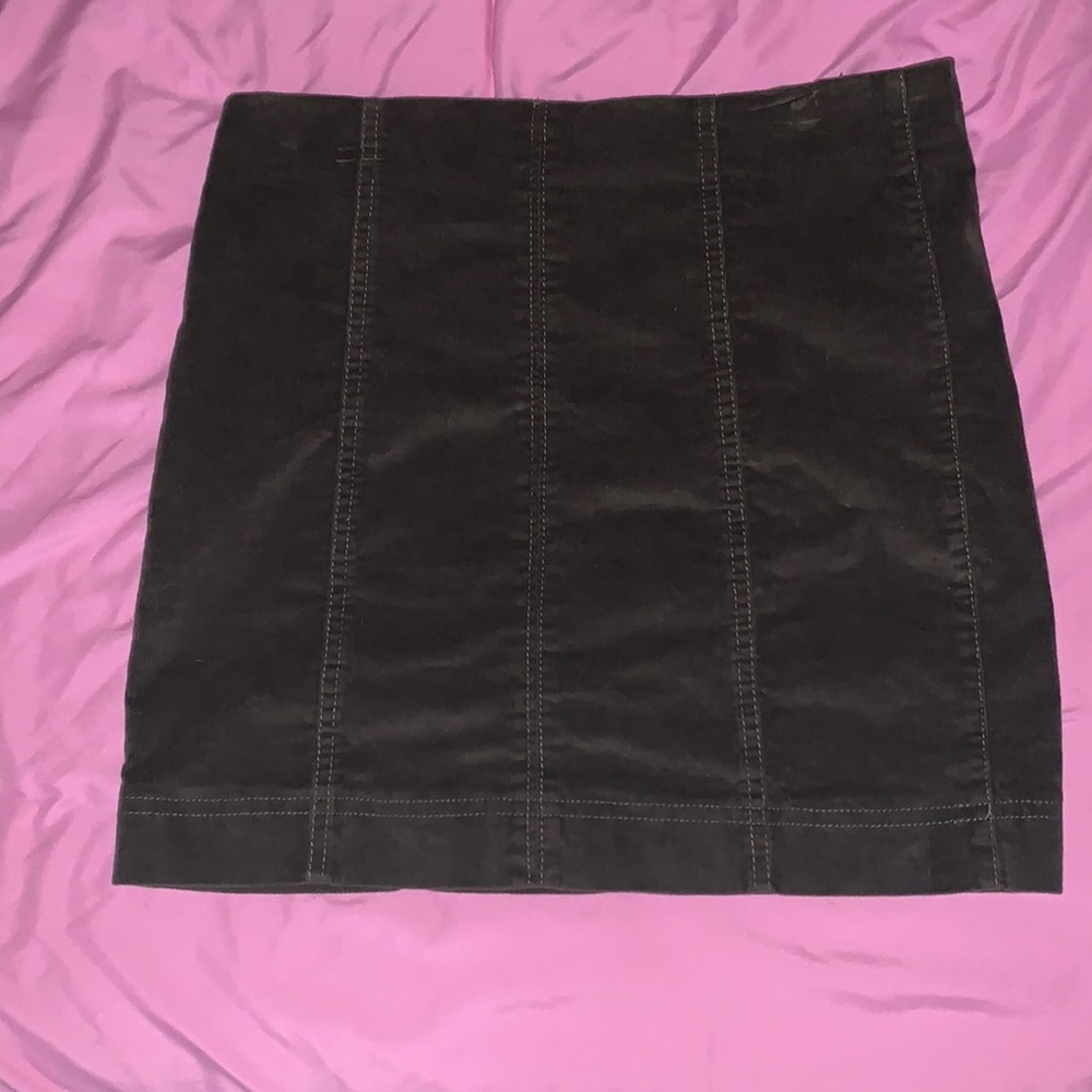 Jolt mini skirt. Army green